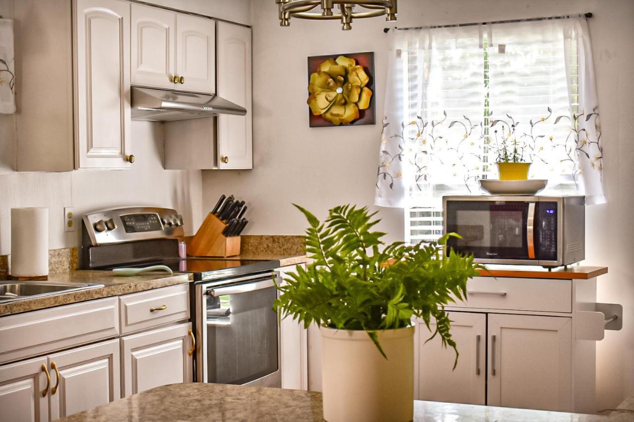 Welcome To The Cottage: A Home Away From Home Port St. Lucie Exteriör bild